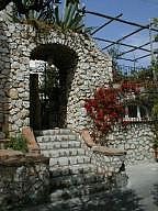 The rear entrance to a Capri villa